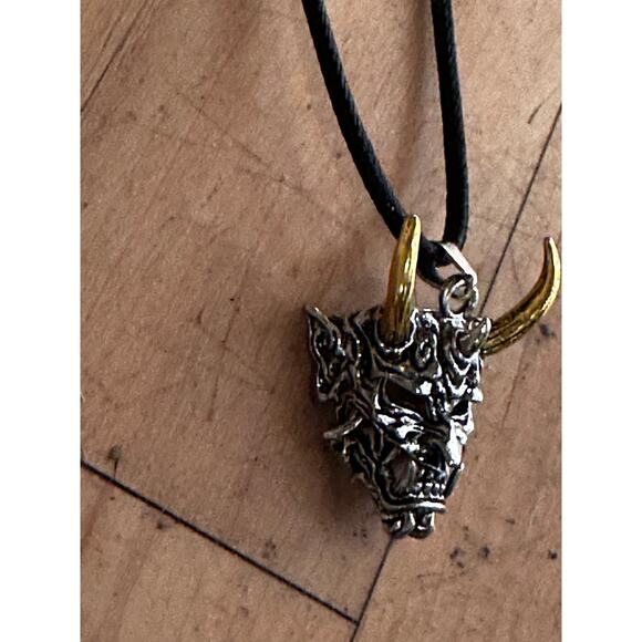 Yokai Hannya Oni Devil Mask Necklace - Picture 3 of 6